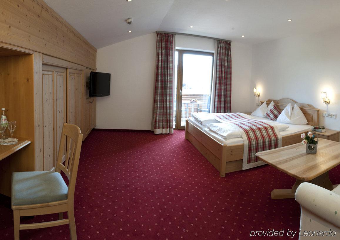 Landhotel Gockelwirt Айзенберґ Номер фото